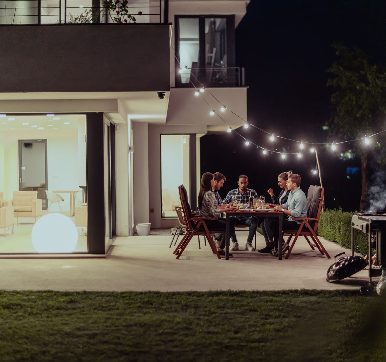 Outdoor living space with friends